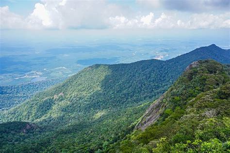  Gunung Ledang: อลังการเหนือธรรมชาติ! พยานรักนิรันดร์และสวรรค์ของผจญภัย