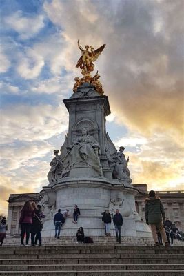  Queen Victoria Monument:  A Majestic Tribute in the Heart of Edinburgh