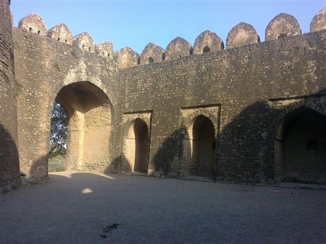  Rohtas Fort:  โออาสิสทางประวัติศาสตร์ท่ามกลางความแห้งแล้ง!