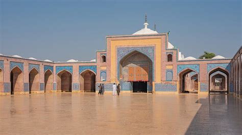  Shah Jahan Mosque: The Exquisite Jewel of Mughal Architecture and Serenity!