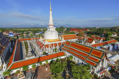 วัดพระมหาธาตุวรมหาวิหาร อู่ข้าวตอก อดีตแหล่งรวมอาหารและการค้า